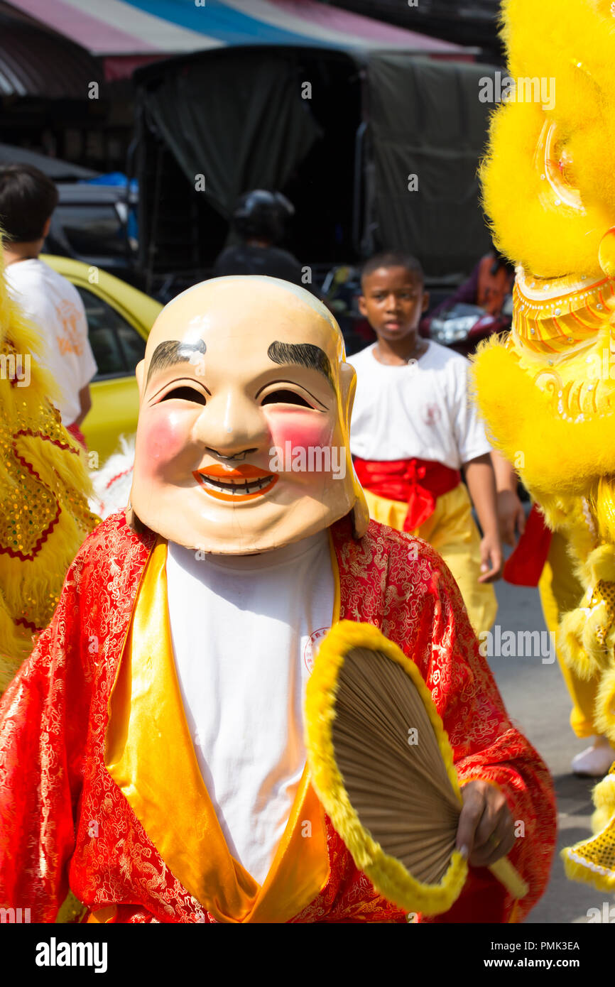 BANGKOK, Tailandia-Settembre 30 2016: Cinese la danza del leone a Yaowarat o Bangkok Chinatown street durante il cinese vegetariani festival in Thailandia 2016. Foto Stock