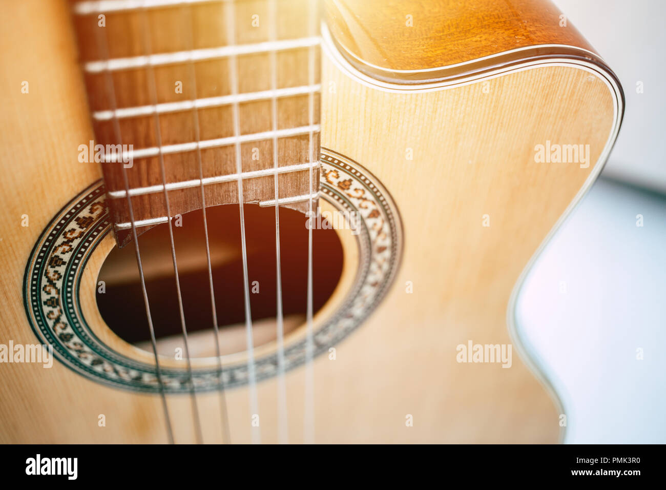 Closeup chitarra acustica foro del suono Foto Stock