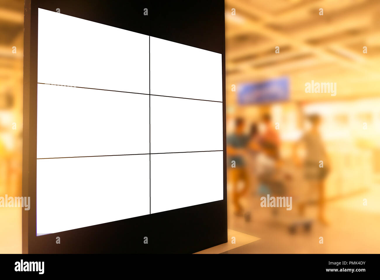 Nero cartellone pubblicitario schermo lcd nel centro commerciale per la vendita o la promozione di elementi. Foto Stock
