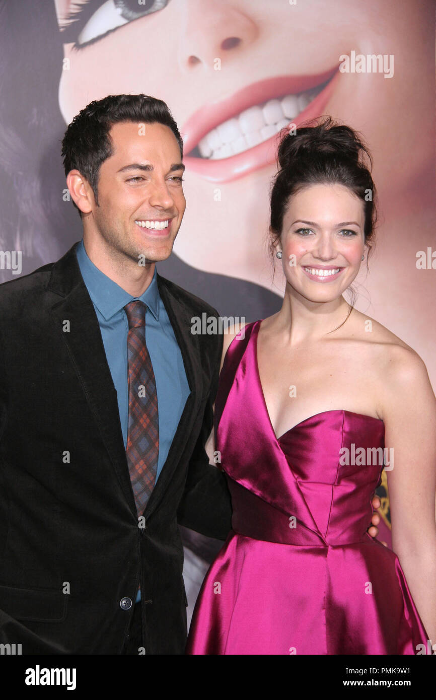 Zachary Levi, Mandy Moore 11/14/10 "aggrovigliato' Premiere @El Capitan Theater di Hollywood Ph: Ima Kuroda/HNW / PictureLux Riferimento File # 30700 121PLX per solo uso editoriale - Tutti i diritti riservati Foto Stock