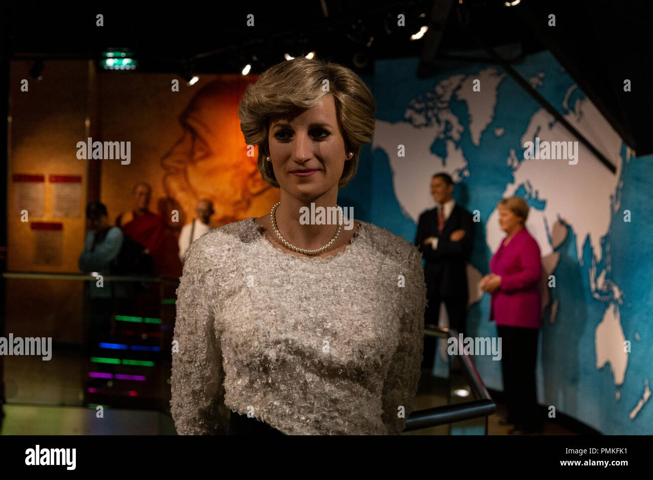 Lady di cera figura. Madame Tussauds è una catena di musei con le repliche di cera a grandezza reale di personaggi storici. Amsterdam, Paesi Bassi Foto Stock