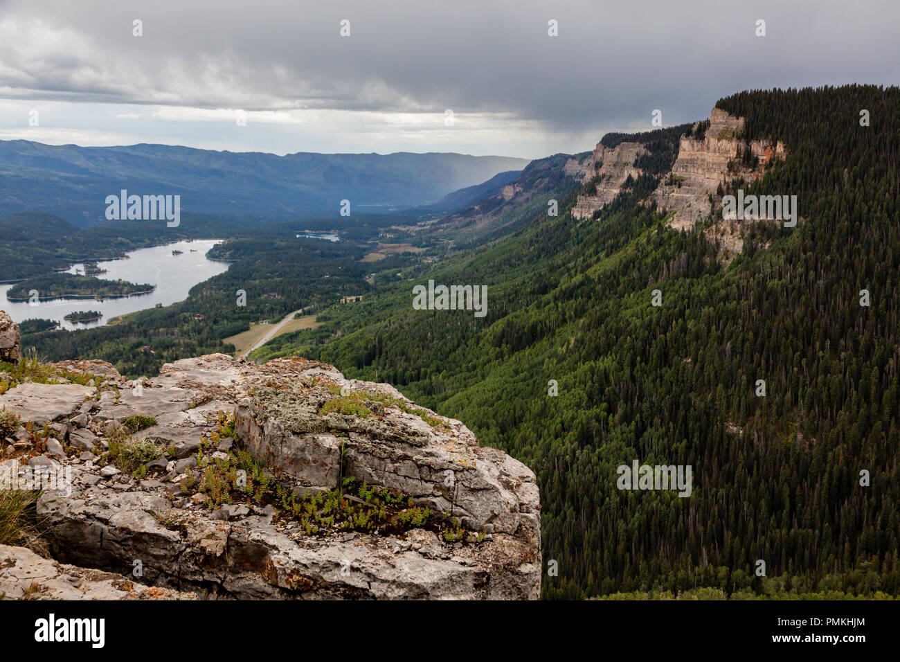 Roccia sedimentaria pareti sono un abbondante funzione dove l'Altopiano del Colorado e le Montagne Rocciose incontrano vicino a Durango, CO. Foto Stock