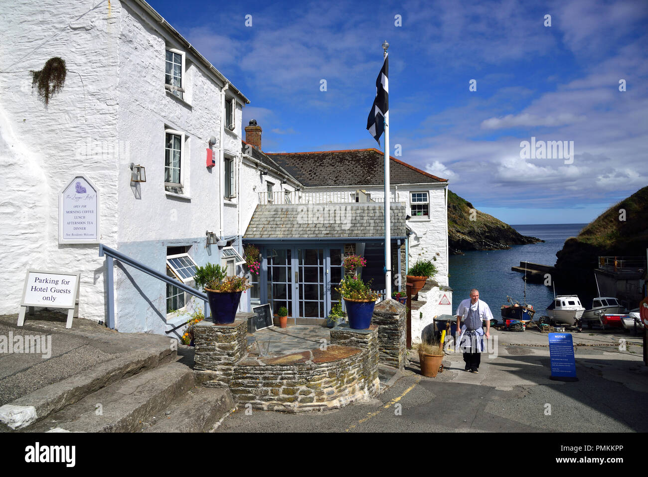 Vista del Lugger Hotel nel grazioso villaggio di Cornovaglia di Portloe sulla penisola di Roseland, Cornwall, South West England, Regno Unito Foto Stock