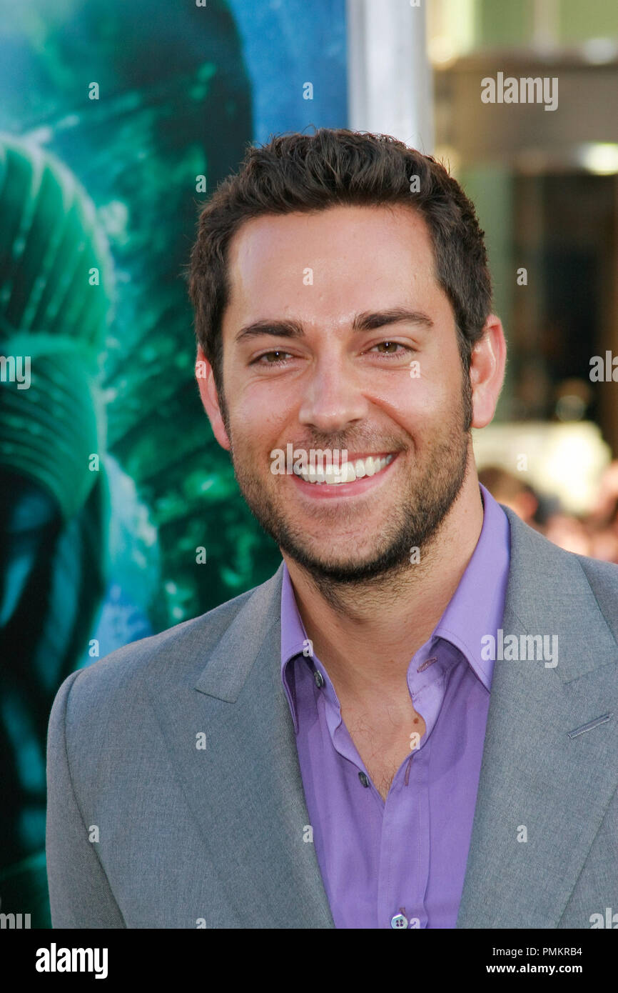 Zachary Levi alla premiere di Warner Brothers Pictures' 'Lanterna Verde". Gli arrivi presso Grauman's Chinese Theatre a Hollywood, CA, 15 giugno 2011. Foto di Joe Martinez / PictureLux Foto Stock