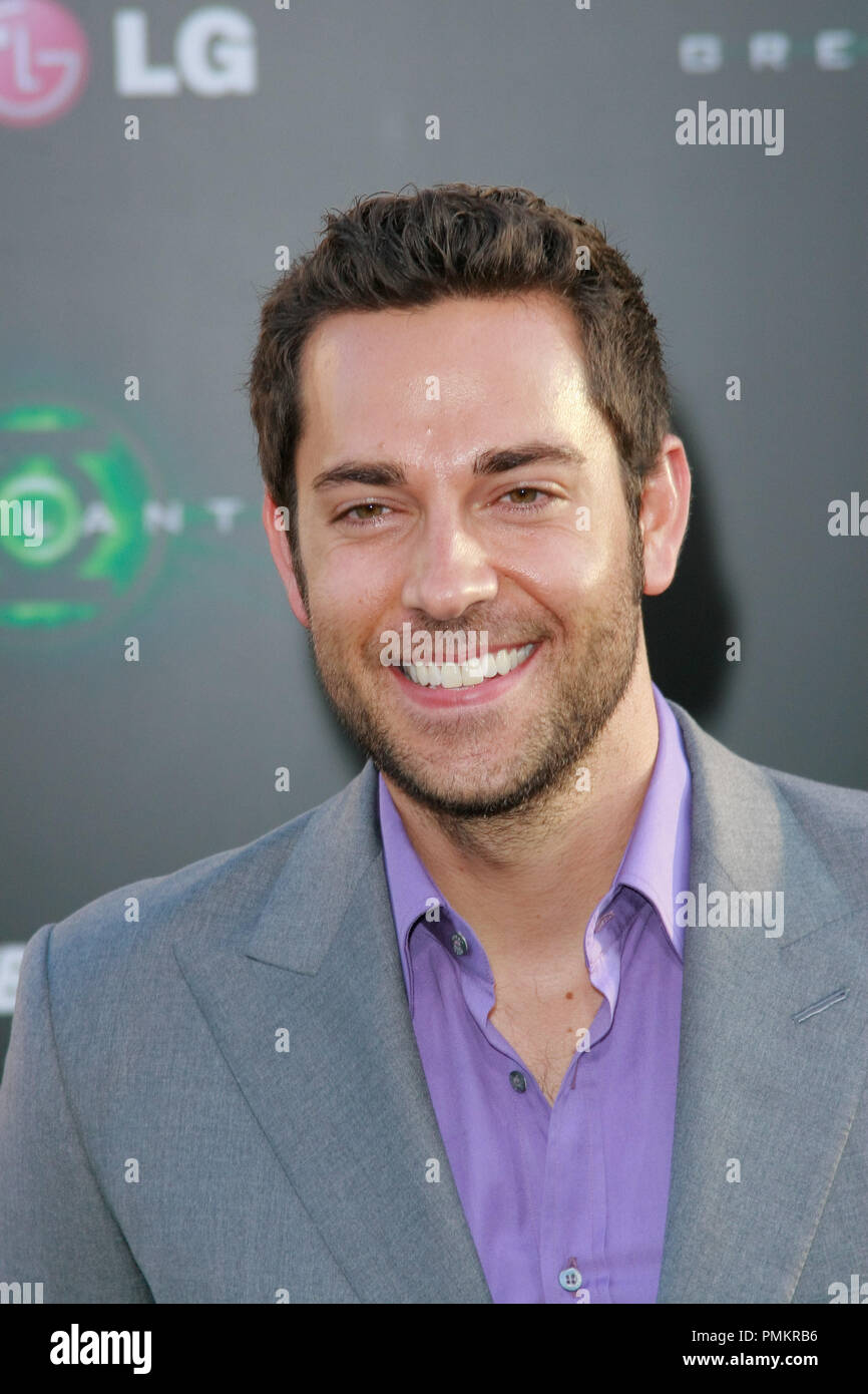 Zachary Levi alla premiere di Warner Brothers Pictures' 'Lanterna Verde". Gli arrivi presso Grauman's Chinese Theatre a Hollywood, CA, 15 giugno 2011. Foto di Joe Martinez / PictureLux Foto Stock