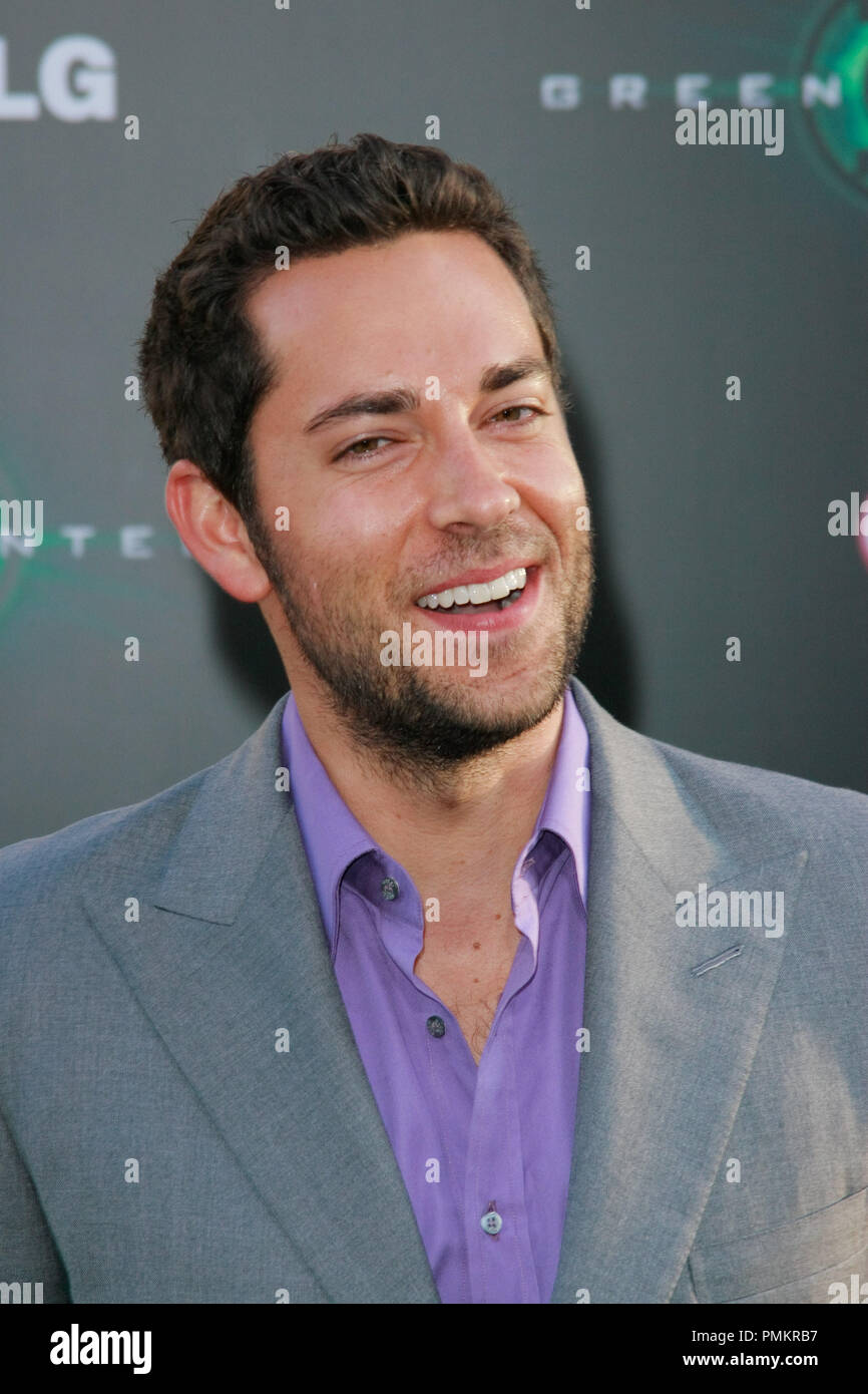 Zachary Levi alla premiere di Warner Brothers Pictures' 'Lanterna Verde". Gli arrivi presso Grauman's Chinese Theatre a Hollywood, CA, 15 giugno 2011. Foto di Joe Martinez / PictureLux Foto Stock