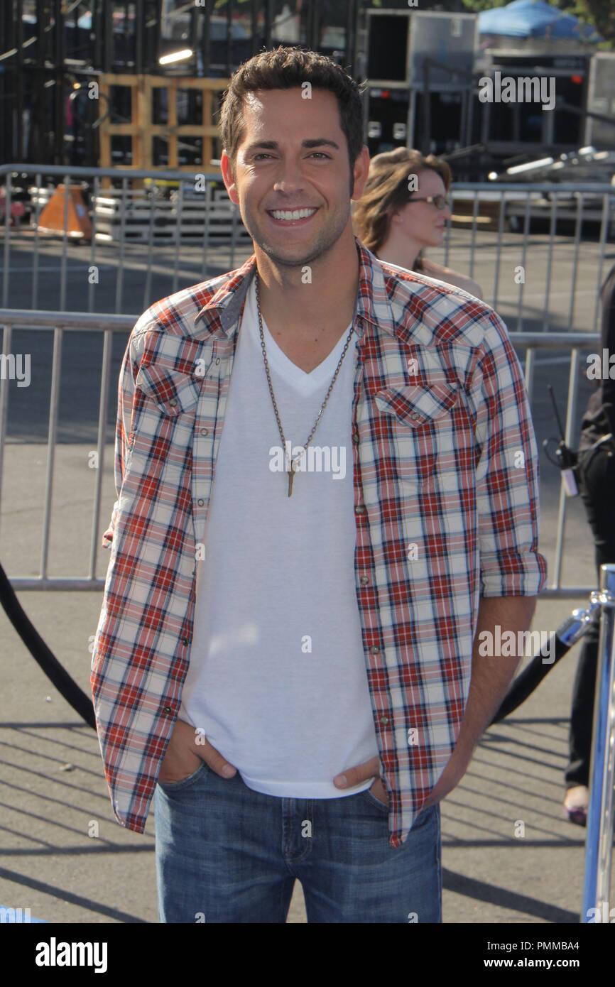 Zachary Levi 08/14/2011 '2011 fare qualcosa! Awards' @ Hollywood Palladium, Hollywood Foto di Megumi Torii/ www.HollywoodNewsWire.net/ PictureLux Foto Stock