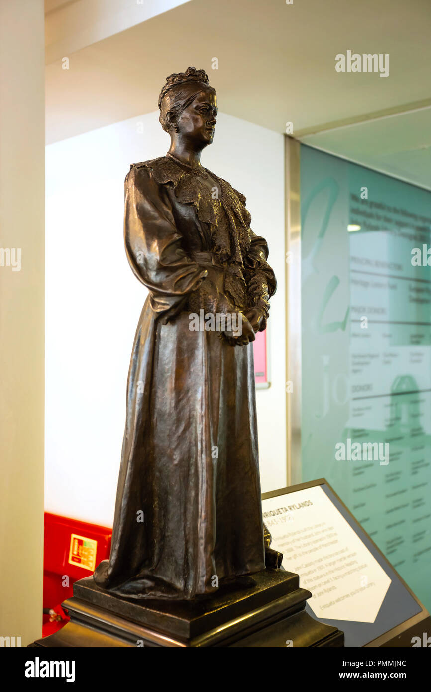 Manchester, Regno Unito - 18 Maggio 2018: Enriqueta Rylands la signora che costruisce John Rylands Library e aperto per il pubblico per la popolazione di Manchester nel 1900, h Foto Stock