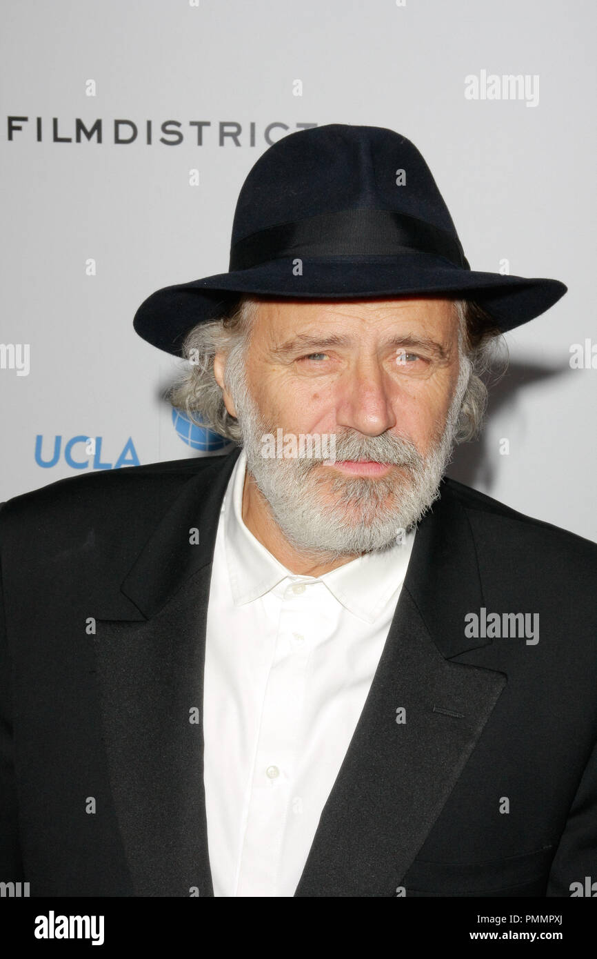 Rada Serbedzija presso il Los Angeles Premiere di 'nella terra di sangue e di miele". Gli arrivi presso Arclight cinema di Hollywood, CA, 8 dicembre 2011. Foto di Joe Martinez / PictureLux Foto Stock