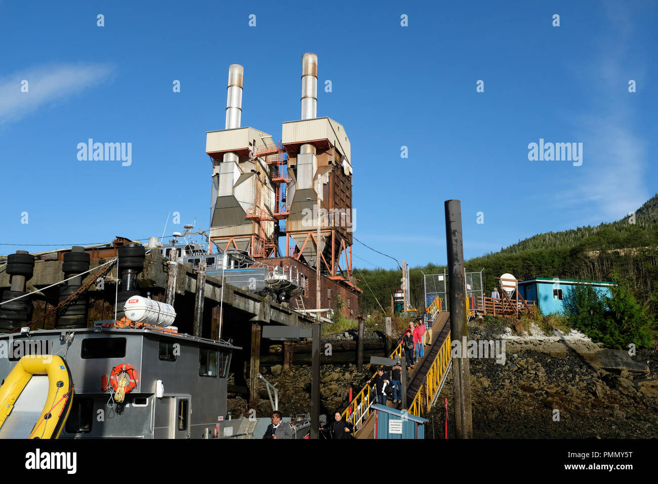 Area portuale in Ketchikan in Alaska, dove alcuni turisti partono le barche per escursioni Foto Stock