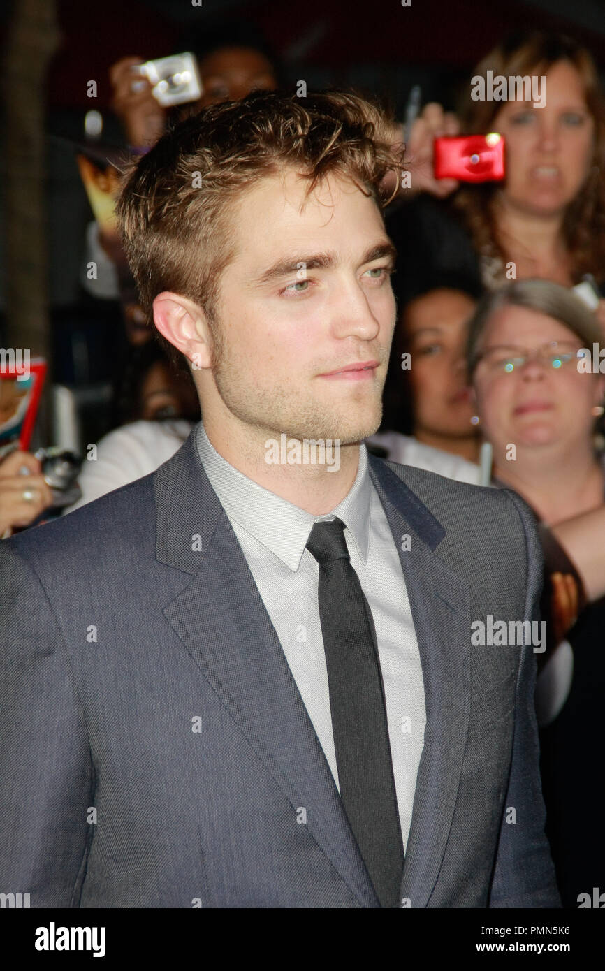 Robert Pattinson alla Premiere mondiale di Summit Entertainment" "Il Twilight Saga: Rottura dell'Alba - Parte 1". Gli arrivi presso Nokia Theater in L.A. Vive a Los Angeles, CA, 14 novembre 2011. Foto di Joe Martinez / PictureLux Foto Stock