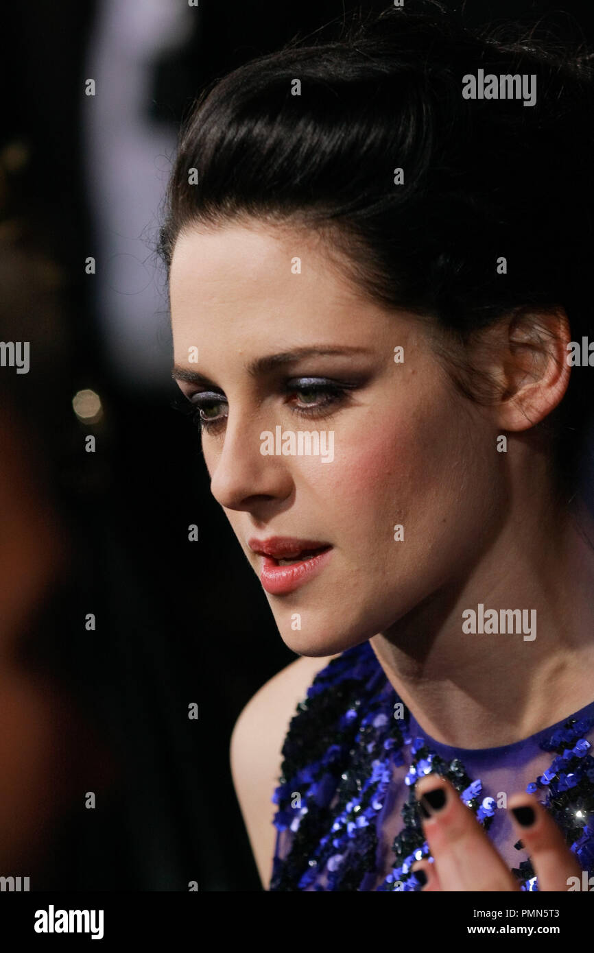 Kristen Stewart alla Premiere mondiale di Summit Entertainment" "Il Twilight Saga: Rottura dell'Alba - Parte 1". Gli arrivi presso Nokia Theater in L.A. Vive a Los Angeles, CA, 14 novembre 2011. Foto di Joe Martinez / PictureLux Foto Stock