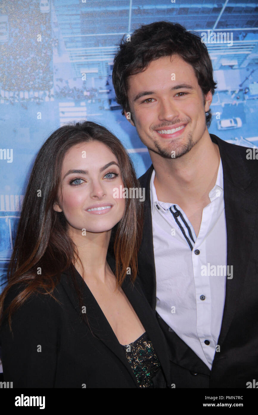 Brooke Lyons, Matthew Atkinson 23/01/2012 'man su una mensola' Premiere detenute a Grauman's Chinese Theatre a Hollywood, CA Foto di Izumi Hasegawa / HollywoodNewsWire.net / PictureLux Foto Stock