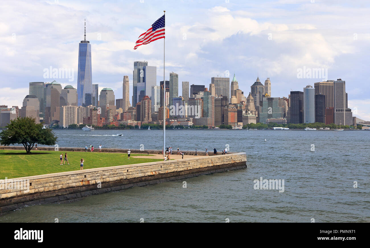 New York skyline della città visto da Ellis Island, STATI UNITI D'AMERICA Foto Stock