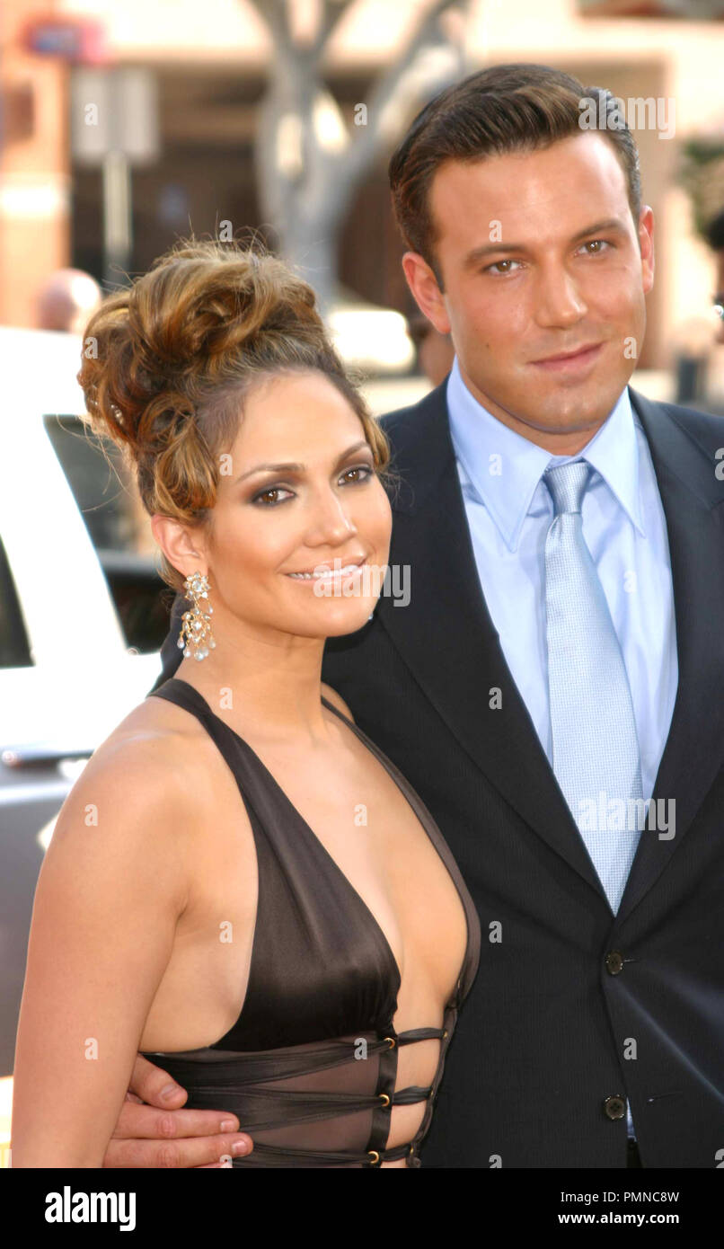 Jennifer Lopez e Ben Affleck 07/27/2003 GIGLI @ Mann National Theatre di Westwood Foto di Izumi Hasegawa/ HollywoodNewsWire.net/ PictureLux Riferimento File # 31222_002HNW per solo uso editoriale - Tutti i diritti riservati Foto Stock