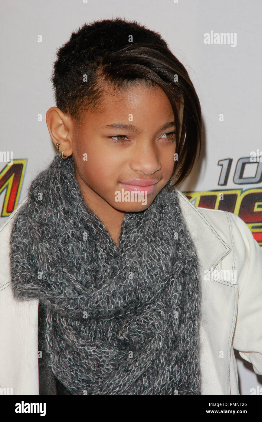 Willow Smith al Kiis FM Jingle della sfera 2011. Gli arrivi presso Nokia Theater L.A. Vive a Los Angeles, CA, 3 dicembre 2011. Foto di Joe Martinez / PictureLux Foto Stock