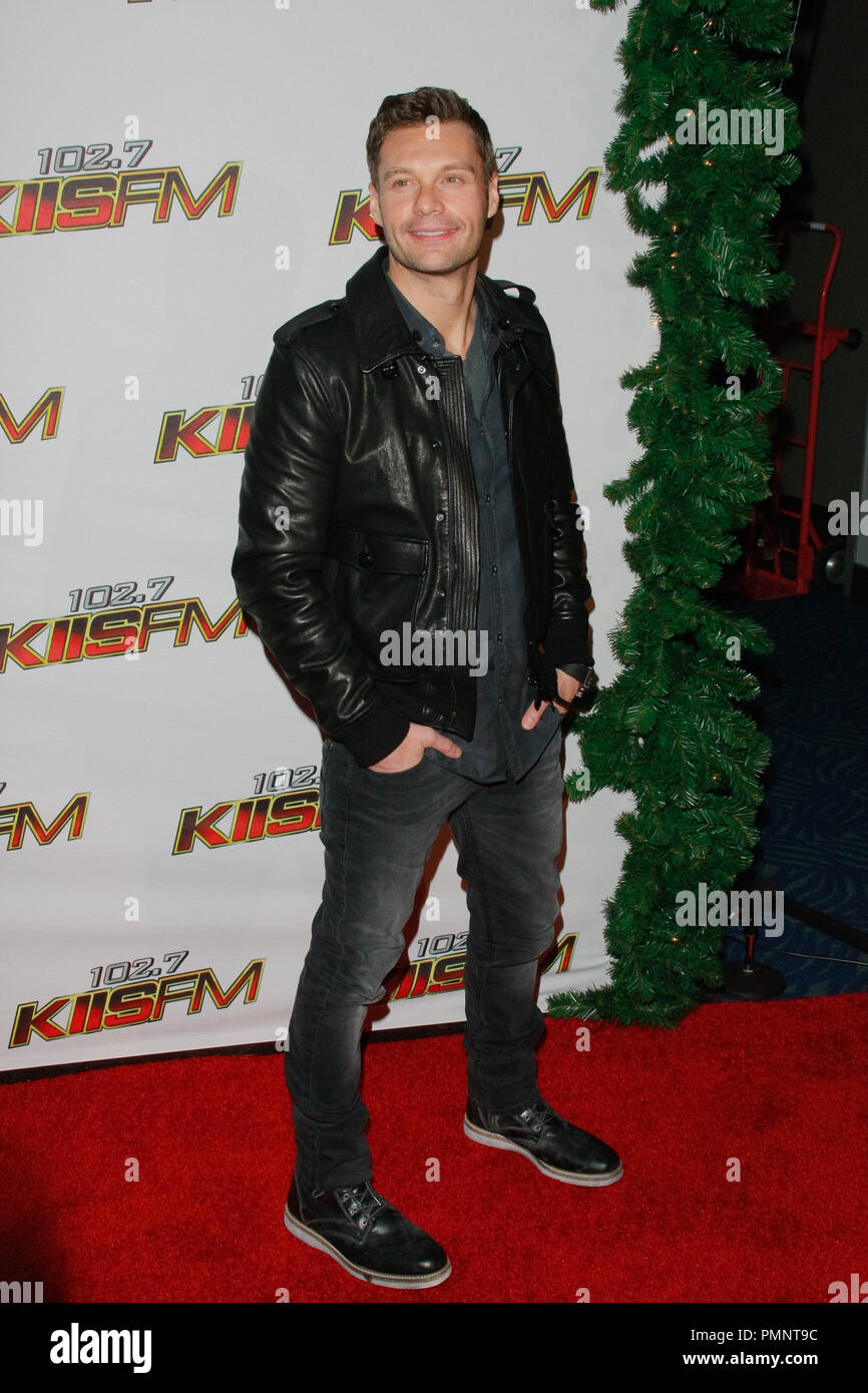 Ryan Seacrest al Kiis FM Jingle della sfera 2011. Gli arrivi presso Nokia Theater L.A. Vive a Los Angeles, CA, 3 dicembre 2011. Foto di Joe Martinez / PictureLux Foto Stock