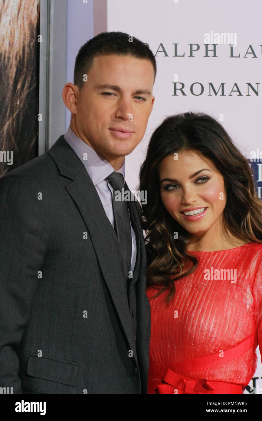 Channing Tatum e sua moglie Jenna Dewan presso la prima mondiale di "voto". Gli arrivi presso Grauman's Chinese Theatre a Hollywood, CA, 6 febbraio 2012. Foto di Joe Martinez / PictureLux Foto Stock
