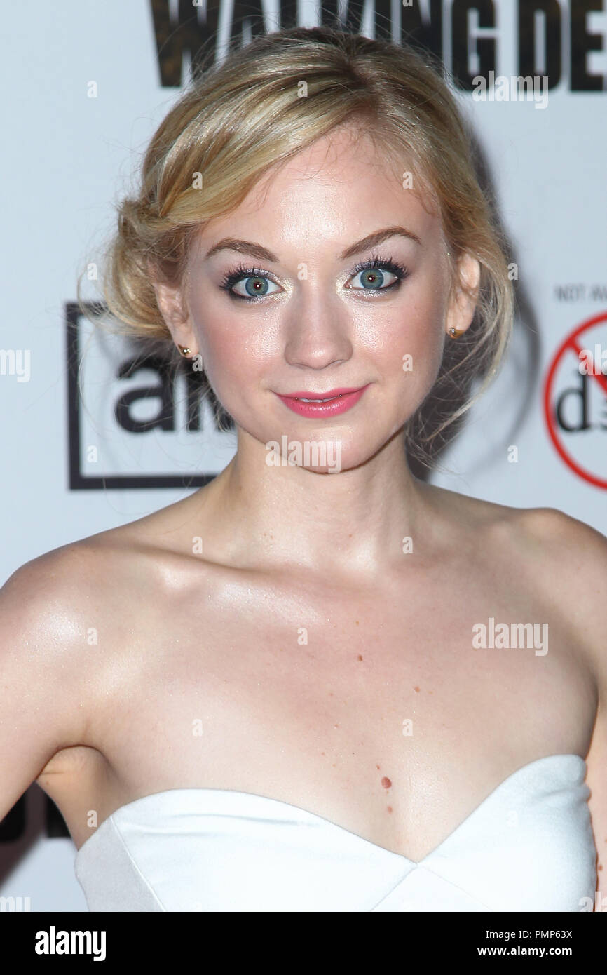 Emily Kinney arriva alla premiere di AMC di 'The Walking Dead terza stagione all'Universal CityWalk su Ottobre 4, 2012 in città universale, CA. (Foto di PRPP / PictureLux) Riferimento File # 31689 049 - PRPPEAA per solo uso editoriale - Tutti i diritti riservati Foto Stock