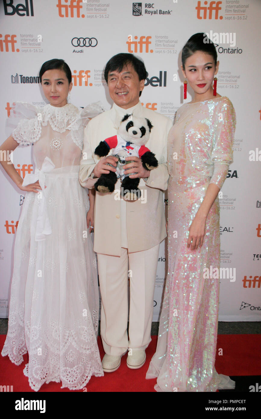 Yao Xington, Jackie Chan, Zhang Lanxin 09/09/2012 "In Conversazione con Jackie Chan' premiere, moquette rossa svoltasi presso il Princess of Wales Theatre di Toronto, Canada. Foto di Izumi Hasegawa / Hollywoodnewswire.net / PictureLux Foto Stock