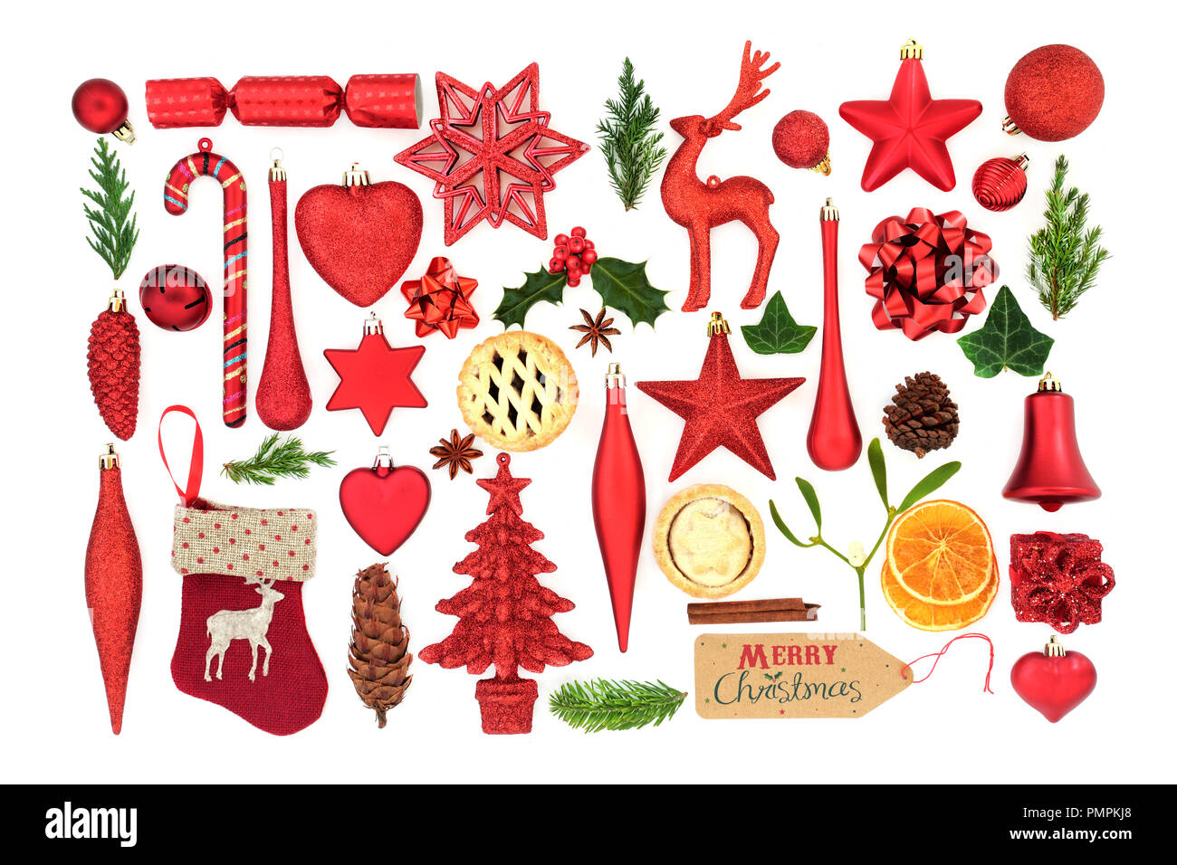 I simboli del Natale con l'albero ninnolo decorazioni, inverno flora e  articoli alimentari su sfondo bianco. Festa di Natale carta per la stagione  delle vacanze Foto stock - Alamy