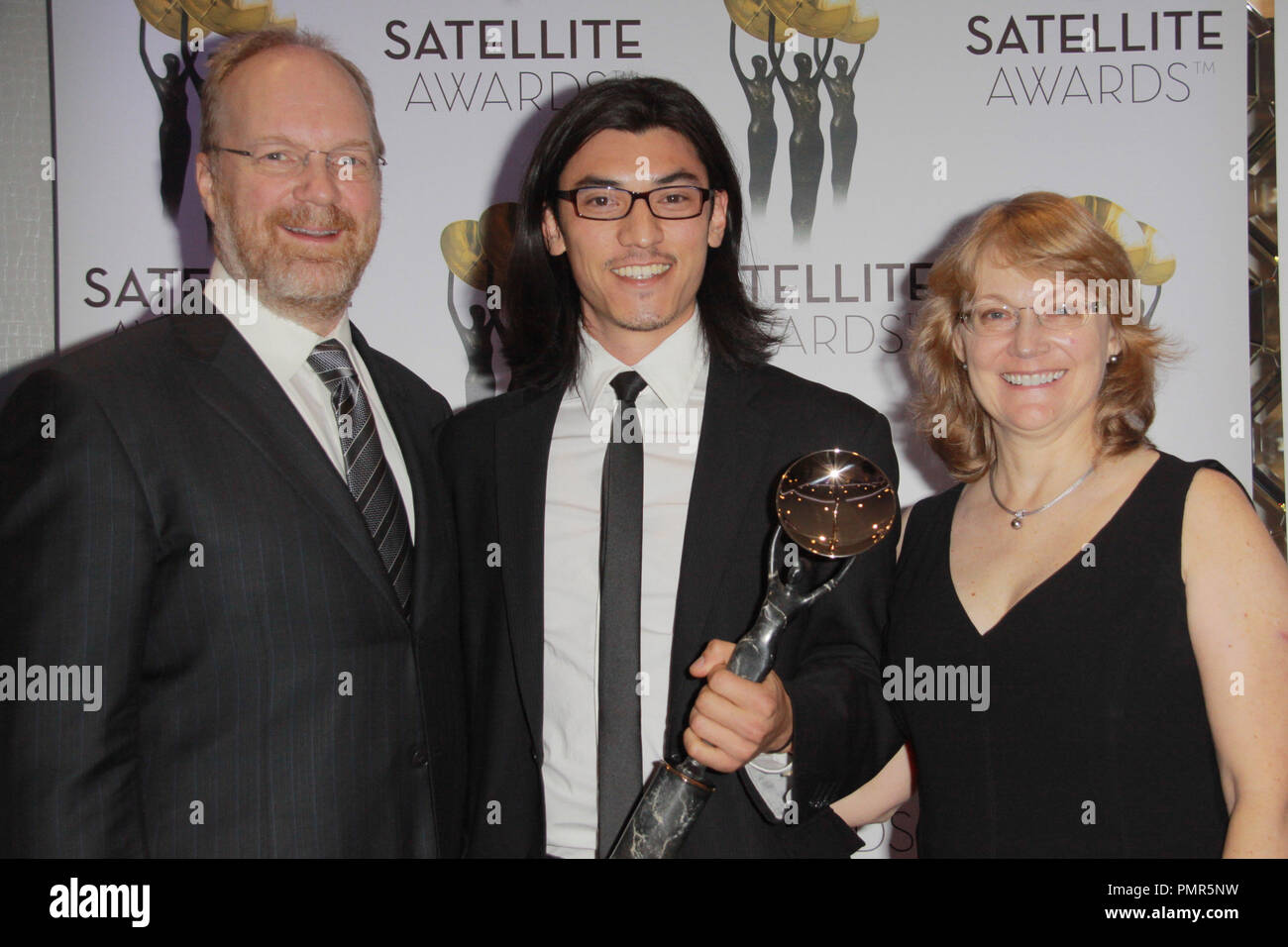 Jeff Orlowski, Linda Cornfield, David Cornfield 12/16/2012 XVII Satellite annuale Awards tenutosi presso hotel InterContinental Los Angeles Century City Hotel Theatre di Los Angeles, CA Foto di Izumi Hasegawa / HNW / PictureLux Foto Stock