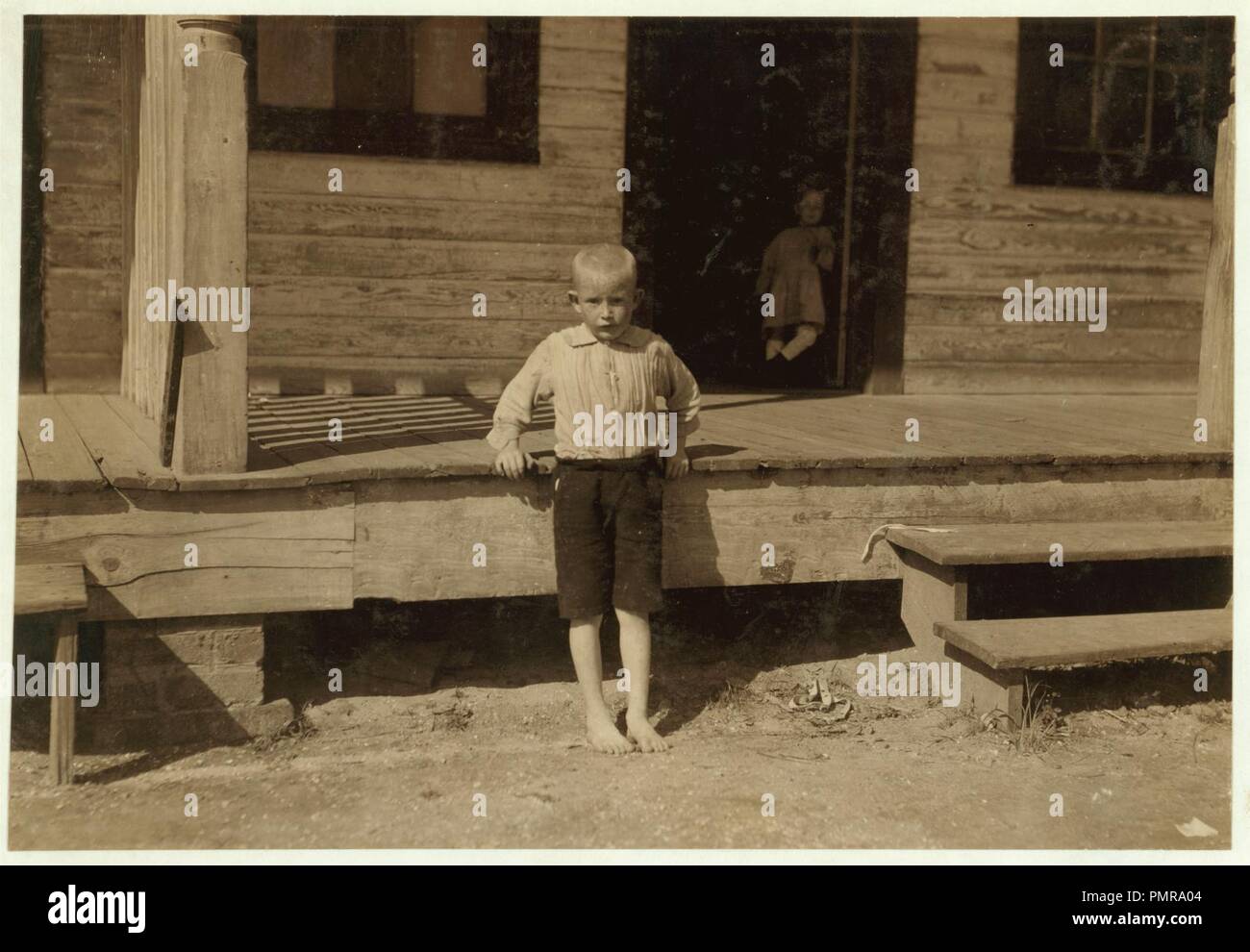 Bill può, un brillante, freckled cinque anni che lavora in Barataria Canning Co., ha detto che ha realizzato quindici centesimi il giorno prima e la sua madre ha detto, "egli può fare quindici centesimi ogni giorno egli vuole Foto Stock