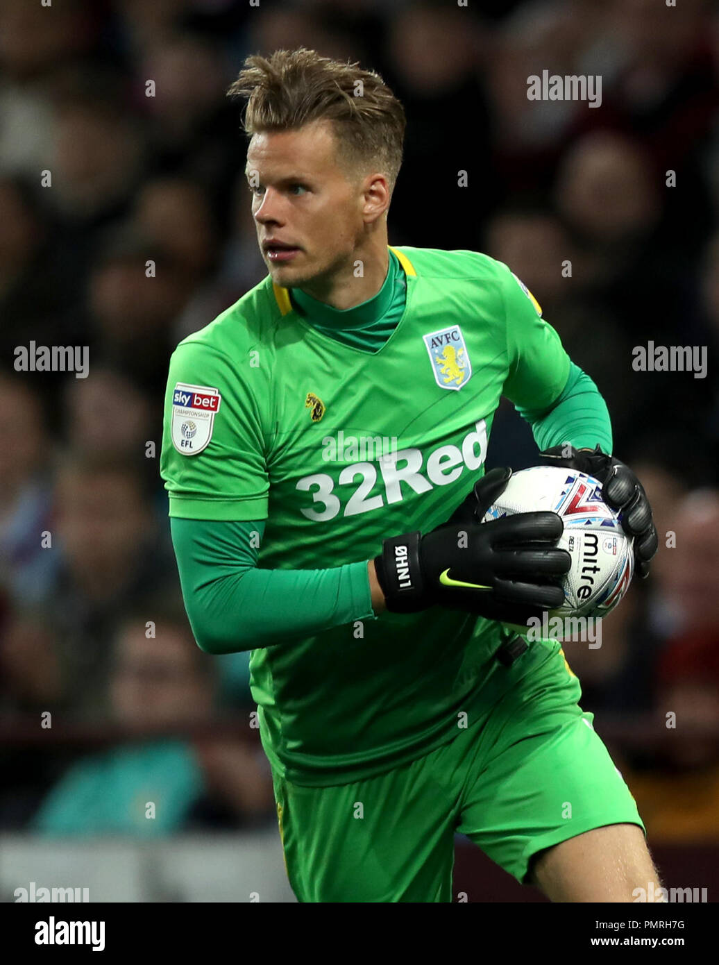 Aston Villa's Orjan Nyland durante la partita del campionato Sky Bet a Villa Park, Birmingham. PREMERE ASSOCIAZIONE foto. Data immagine: Martedì 18 settembre 2018. Visita la villa DI CALCIO PA Story. Il credito fotografico dovrebbe essere: Simon Cooper/PA Wire. RESTRIZIONI: Nessun utilizzo con audio, video, dati, elenchi di apparecchi, logo di club/campionato o servizi "live" non autorizzati. L'uso in-match online è limitato a 120 immagini, senza emulazione video. Nessun utilizzo nelle scommesse, nei giochi o nelle pubblicazioni di singoli club/campionati/giocatori. Foto Stock