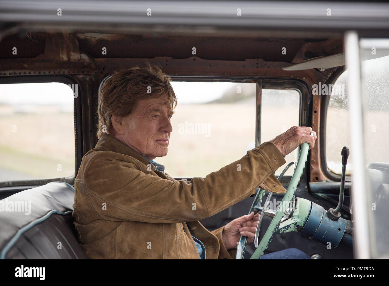 Data di rilascio: Settembre 28, 2018 Titolo: Il vecchio uomo & La pistola STUDIO: Twentieth Century Fox regia: David Lowery Trama: un anziano Bank Robber, che era riuscito a fuggire dalla prigione più di una dozzina di volte nella sua vita prima di passare ad una comunità di pensione, guarda a rendere le cose con un altro heist. STARRING: Robert Redford come Forrest Tucker. (Credito Immagine: © Twentieth Century Fox/Entertainment Immagini) Foto Stock
