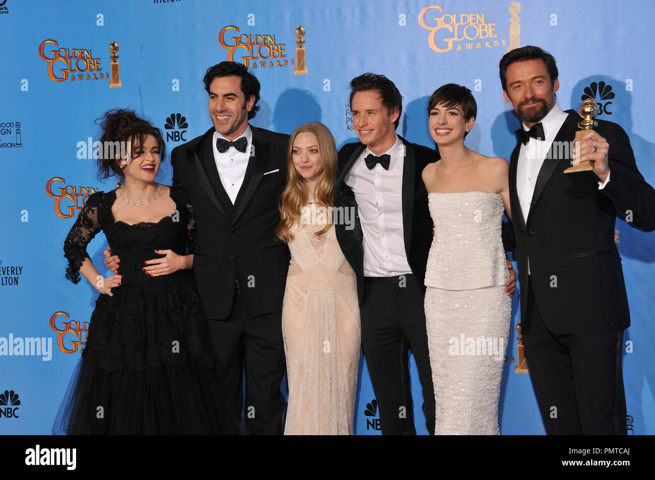 Stelle di Les Miserables (LtoR): Helena Bonham-Carter, Sacha Baron Cohen, Amanda Seyfried, Eddie Redmayne, Anne Hathaway & Hugh Jackman al settantesimo Golden Globe Awards presso il Beverly Hilton Hotel. Gennaio 13, 2013 Beverly Hills, CA Foto di CCR / PictureLux Foto Stock