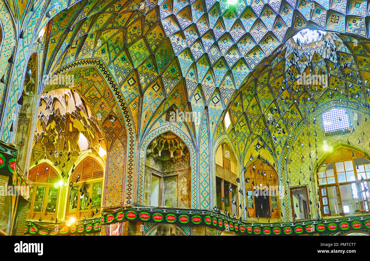 KASHAN, IRAN - 22 ottobre 2017: la straordinaria Aminoddole Caravanserai (Timche-ye Amin od-Dowleh) è il più interessante punto di riferimento della città e perfetto e Foto Stock