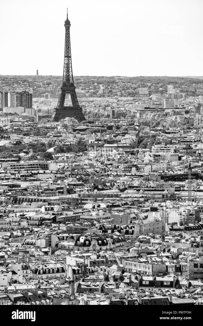 Paesaggio con torre Eiffel, Paris, Francia, vista dalla collina di Montmartre Foto Stock