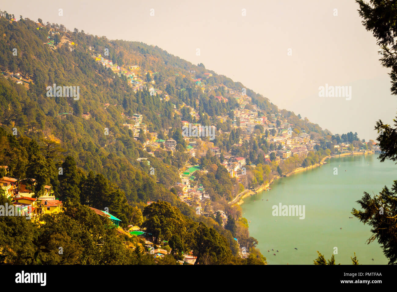 Lago di Naini punto di vista, Nainital, Uttarakhand, India, Asia. Nainital è stato visitato da migliaia di viaggiatori e turisti ogni anno. Foto Stock
