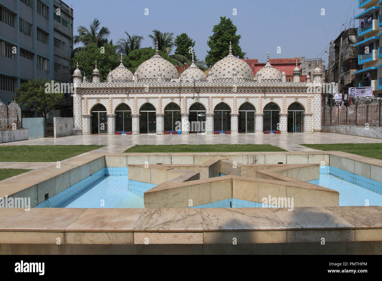 Dacca in Bangladesh - Aprile 18, 2015: Moschea Star (Tara Masjid), è una moschea a Armanitola a Dhaka, nel Bangladesh. La moschea ha ornato progetta ed è de Foto Stock