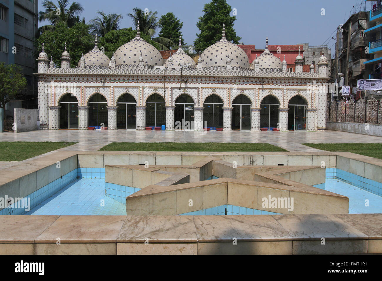 Dacca in Bangladesh - Aprile 18, 2015: Moschea Star (Tara Masjid), è una moschea a Armanitola a Dhaka, nel Bangladesh. La moschea ha ornato progetta ed è de Foto Stock