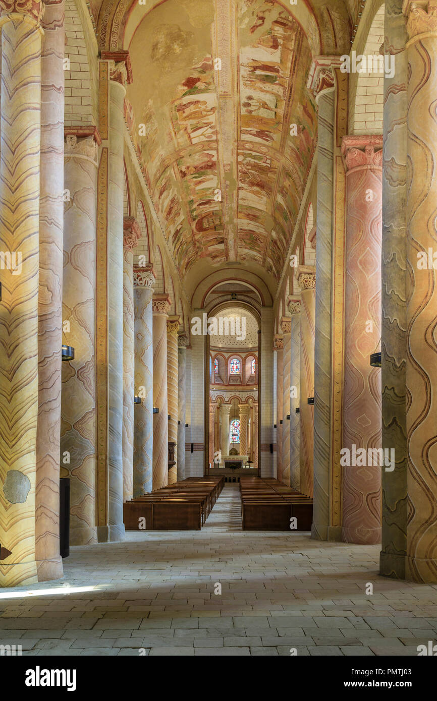 Francia, Vienne, Saint-Savin sur Gartempe, Saint Savin chiesa abbaziale elencati come patrimonio mondiale dall' UNESCO, colonne decorate con trompe l'oeil e marmo Foto Stock