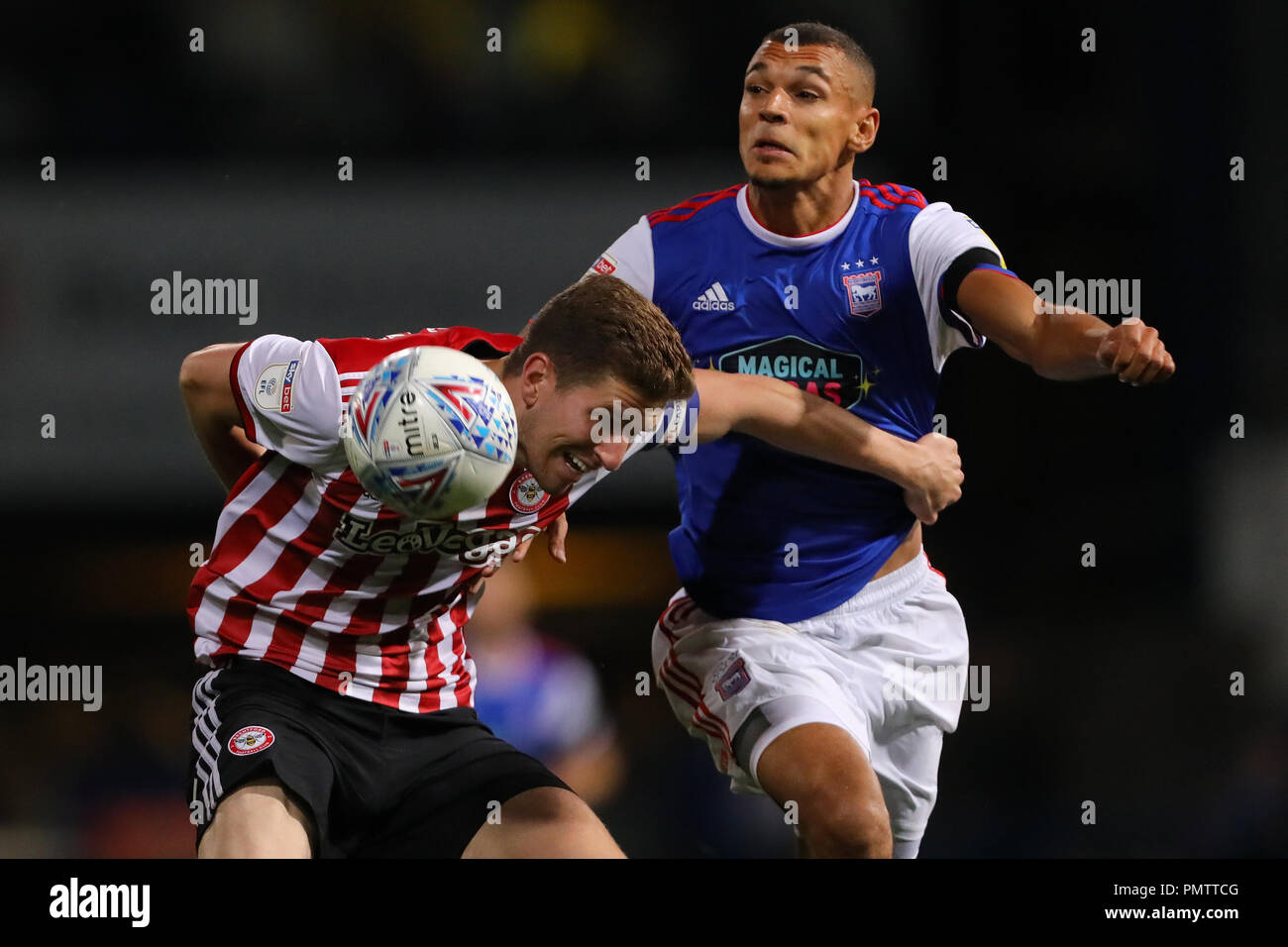 Ipswich, Regno Unito. Xviii Sep 2018. Kayden Jackson di Ipswich Town battaglie con Chris Mepham di Brentford - Ipswich Town v Brentford, Sky scommessa campionato, Portman Road, Ipswich - XVIII Settembre 2018 Credit: Richard Calver/Alamy Live News Foto Stock