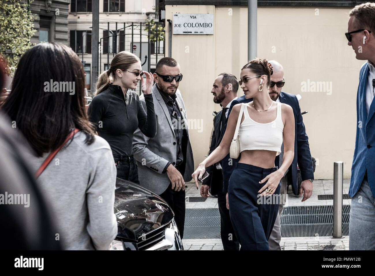 Milano, Italia. Xix Sep, 2018. Gigi e Bella Hadid arriva a Alberta Ferretti fashion show per la settimana della moda di Milano, Italia. Credito: Marco Aprile/Alamy Live Credito: Marco Aprile/Alamy Live News Foto Stock