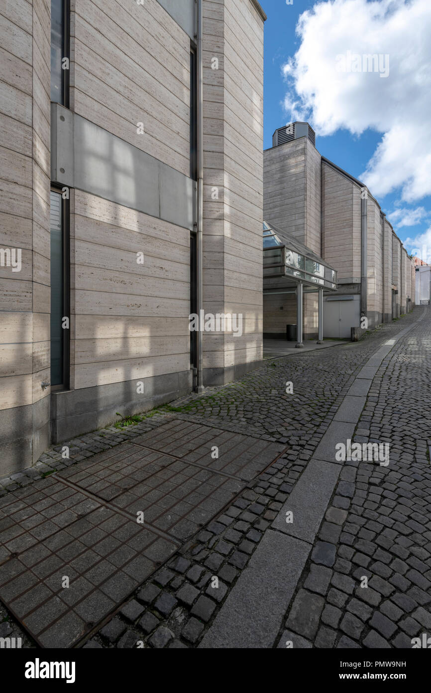 Stavanger la biblioteca pubblica (Kulturhus). La parte più antica è un cinema dal 1927. La nuova libreria e la giunzione atrium sono da architetti Lund & Slaatto. Foto Stock