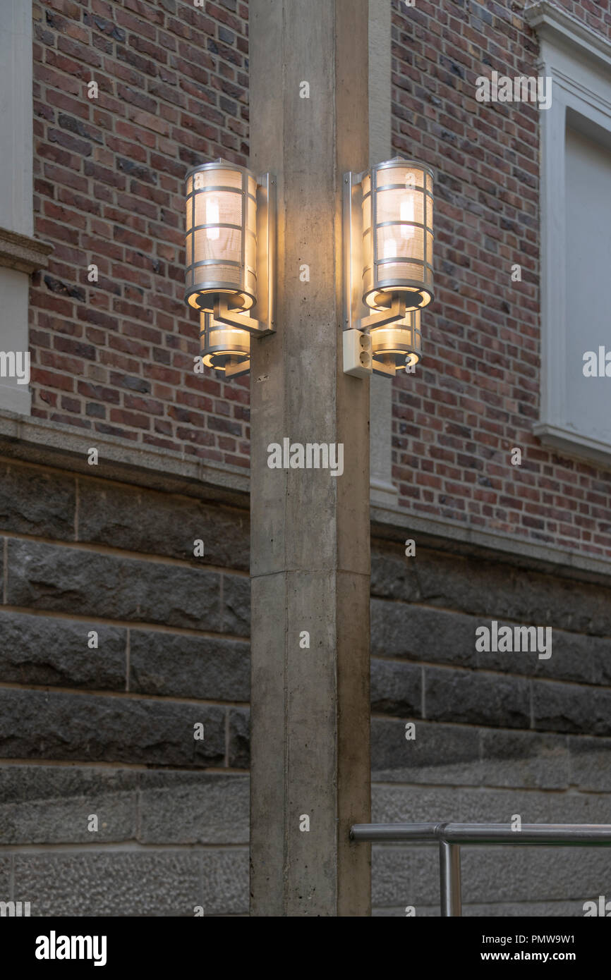 Stavanger la biblioteca pubblica (Kulturhus). La parte più antica è un cinema dal 1927. La nuova libreria e la giunzione atrium sono da architetti Lund & Slaatto. Foto Stock