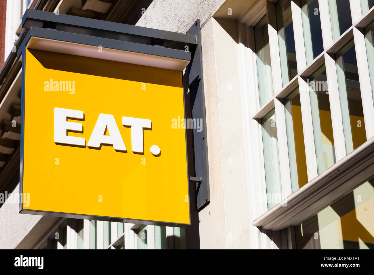 Segno, mangiare., su store presso il St Martins Lane, London, Regno Unito Foto Stock