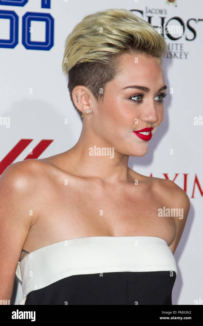 Miley Cyrus assiste il Maxim Hot 100 parte all avanguardia nel Maggio 15, 2013 in Hollywood, la California. Foto di Eden Ari / PRPP / PictureLux Riferimento File # 31959 049 - PRPPEA per solo uso editoriale - Tutti i diritti riservati Foto Stock