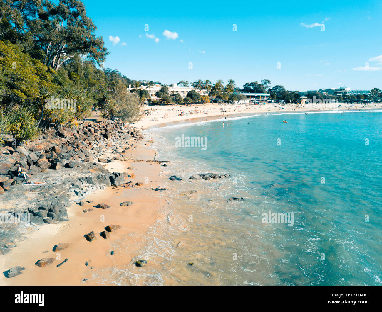 Noosa spiaggia principale, dal bordo. In base a Sunshine Coast di Queensland in Australia! Foto Stock