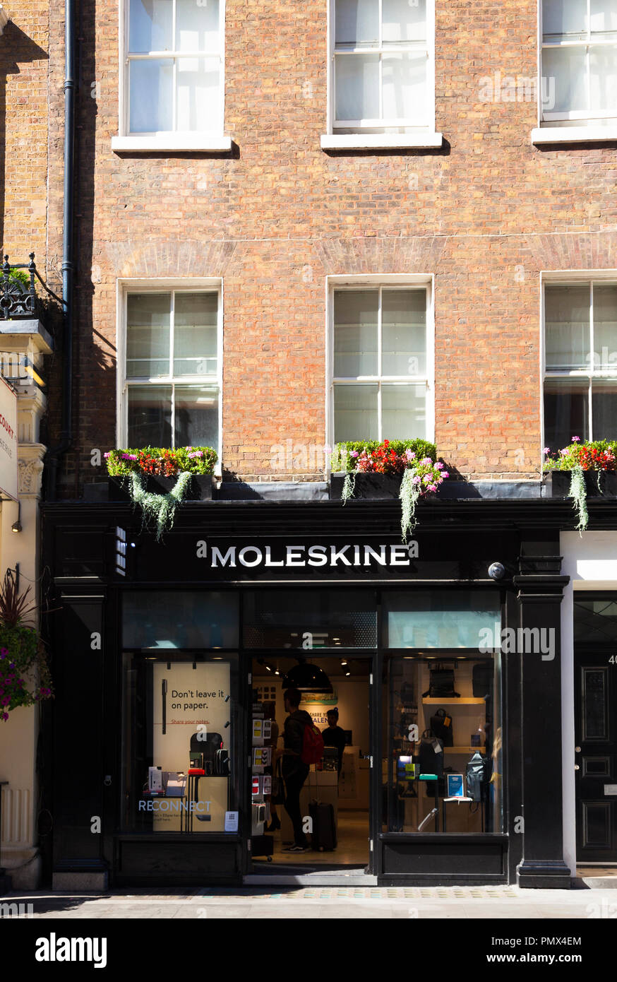 Moleskine store, King Street, Covent Garden di Londra, Regno Unito. I rivenditori di notebook di designer e di fermo. Foto Stock