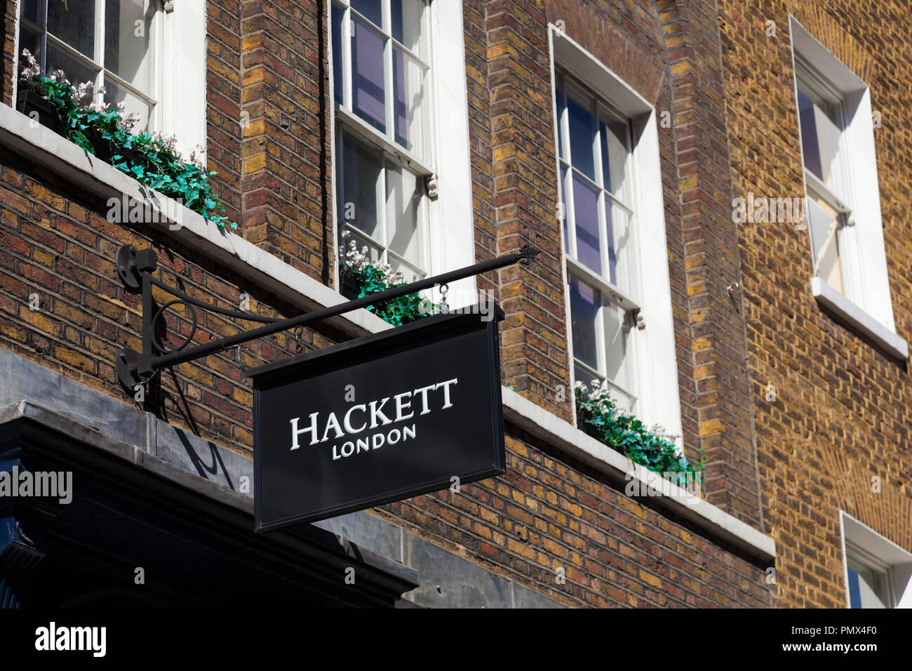 Segno, Hackett London, sul negozio a King Street, Covent Garden di Londra, Regno Unito. Foto Stock