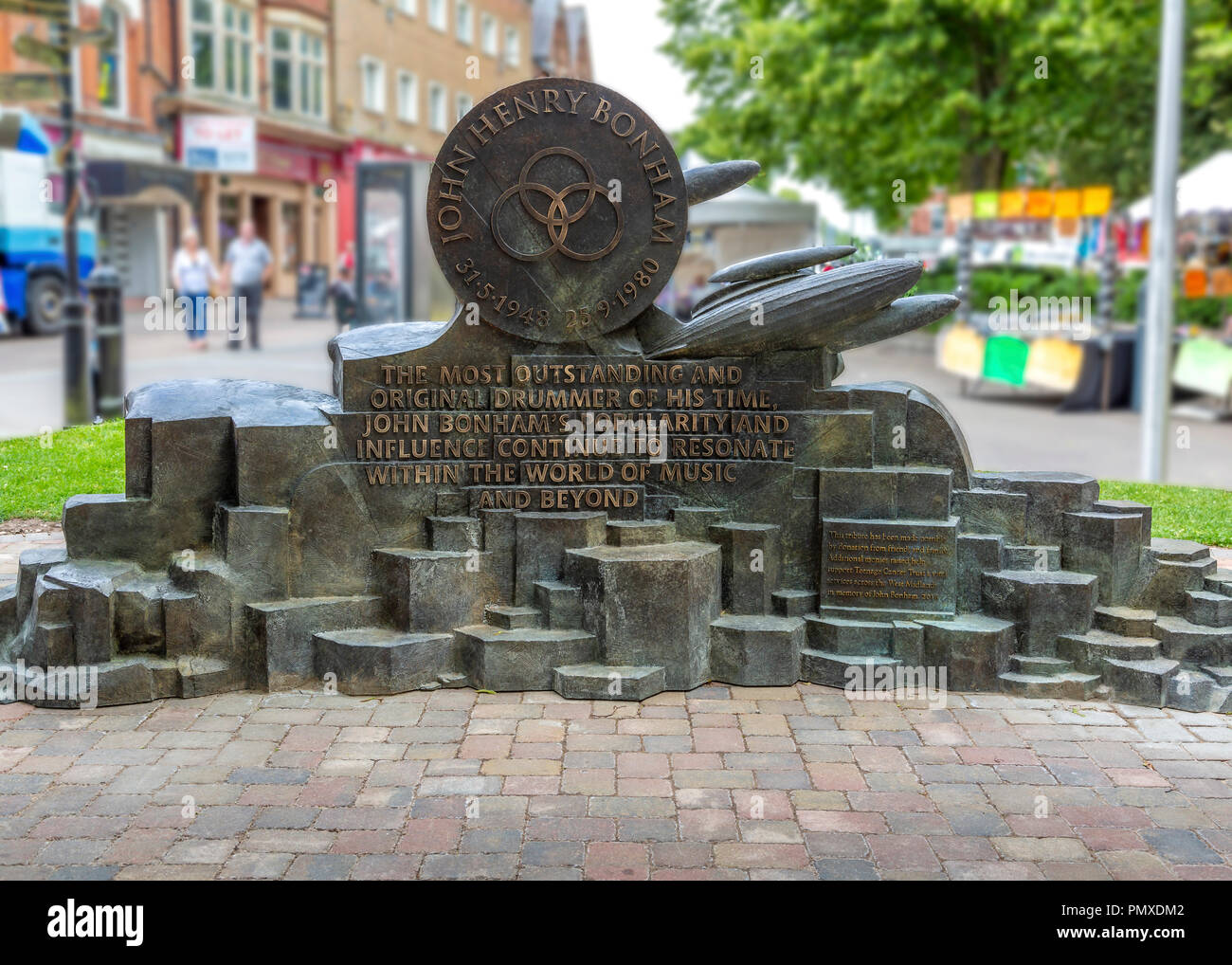 Tributo a Led Zeppelin batterista. John Bonham Memoriale eretto nella sua città natale di Redditch, Worcestershire Foto Stock