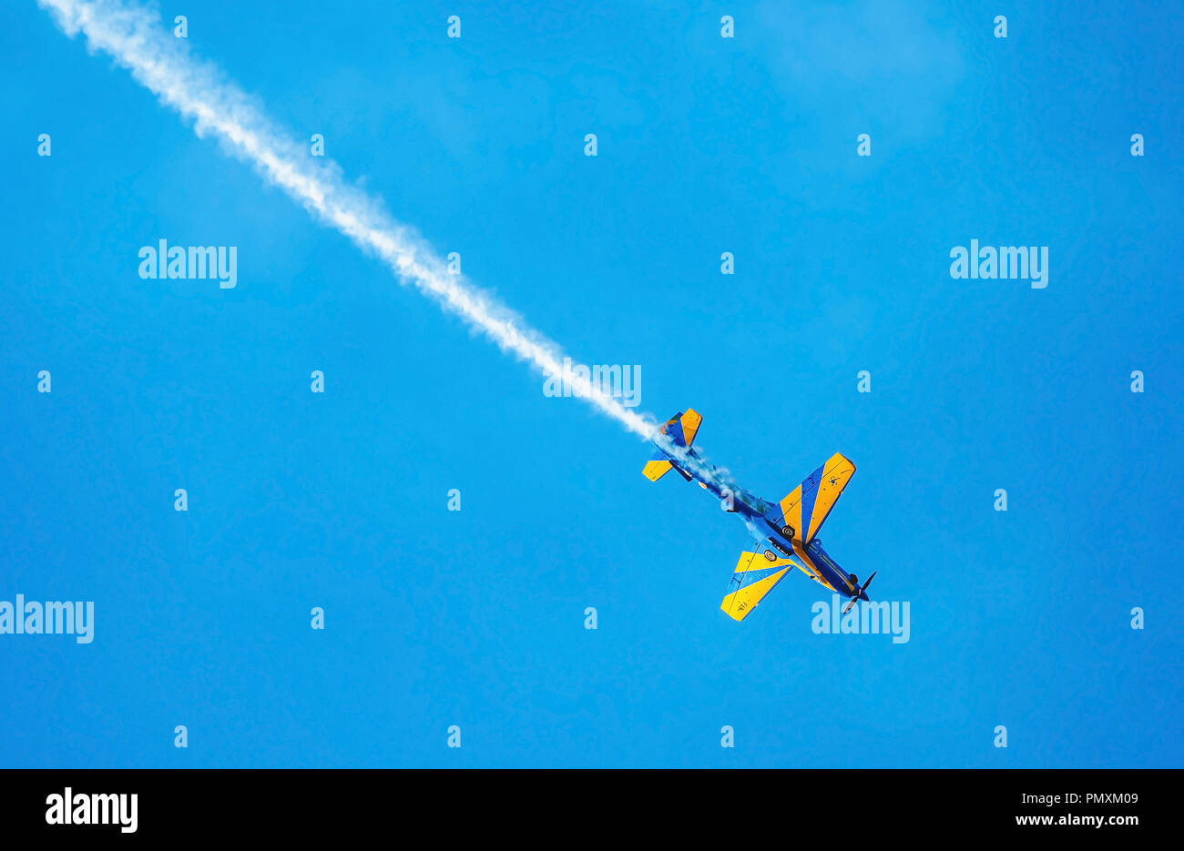 Campo Grande, Brasile - 09 Settembre 2018: FAB Esquadrilha da aereo Fumaca presentando, facendo acrobazie aeree alla Base Aerea. A-29 Super Tucano pla Foto Stock