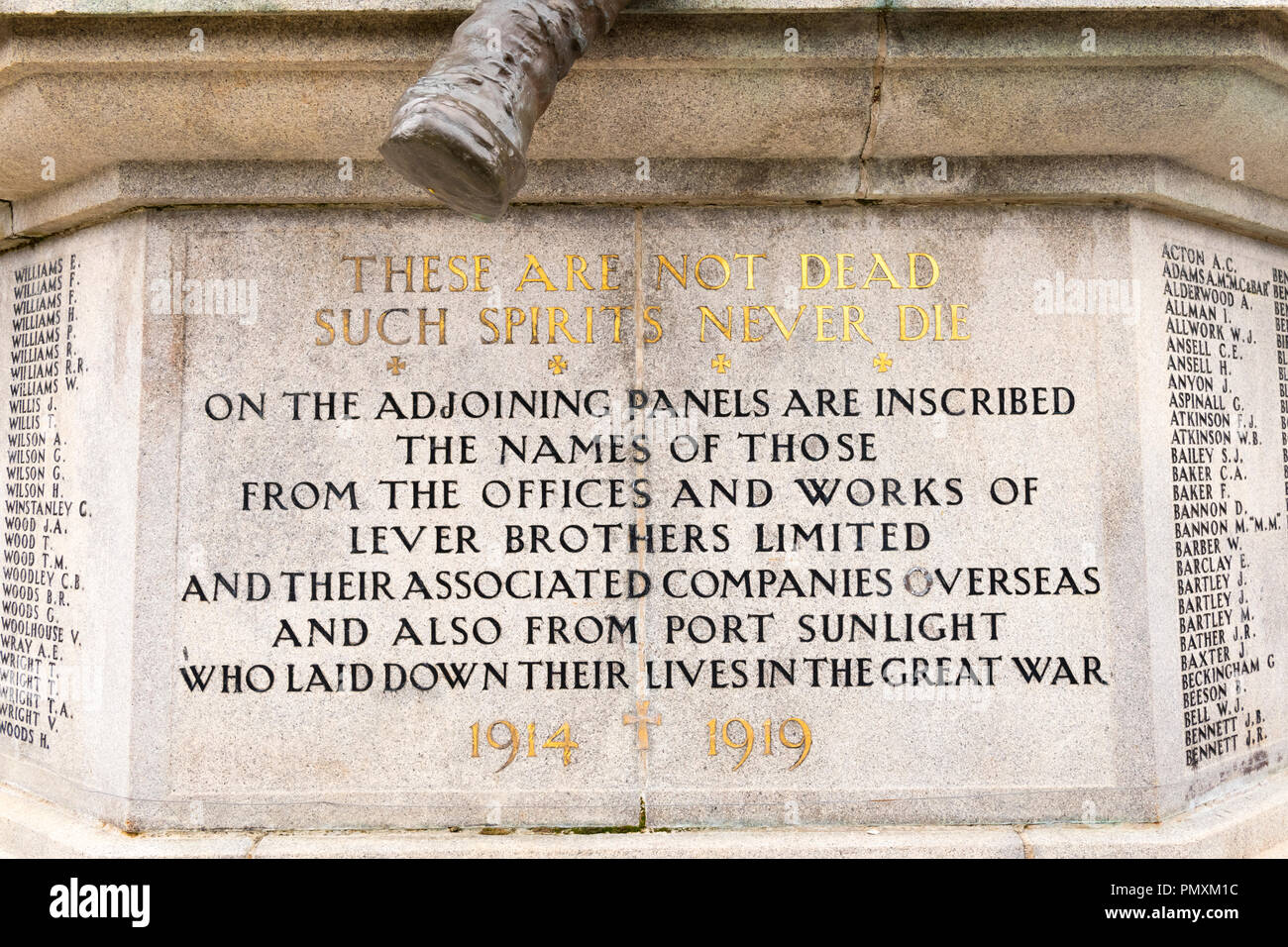 Liverpool Wirral Port Sunlight Village WWI WWII prima seconda guerra mondiale monumento memoriale di guerra personale dipendenti ucciso sacrificato la vita iscrizioni Foto Stock