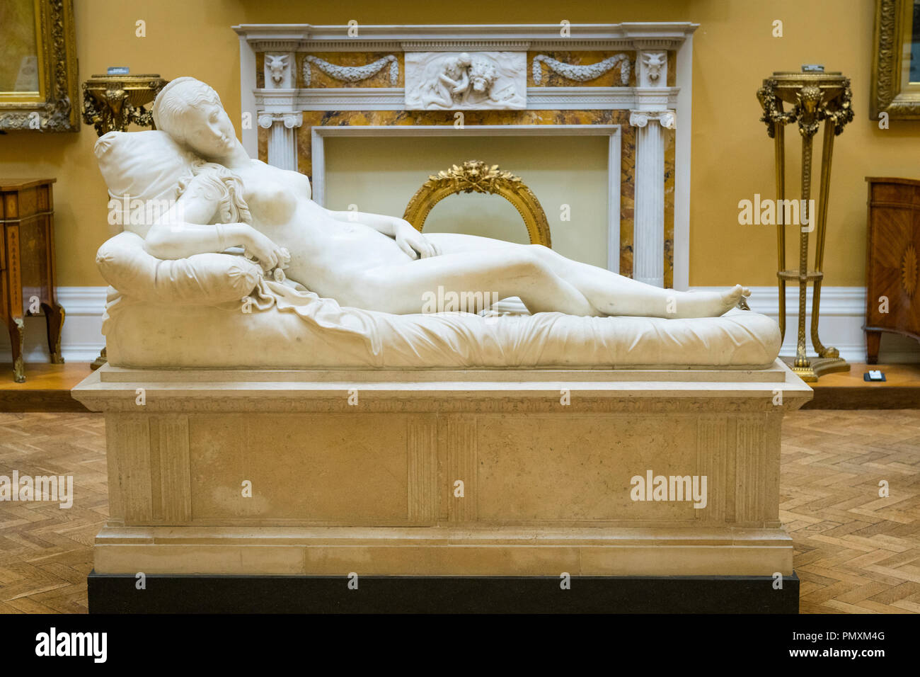 Liverpool Wirral Port Sunlight Village La Lady Lever Art Gallery neo-classico della scultura in marmo dopo Lorenzo Bartolini c1830 Venere reclinabili Foto Stock