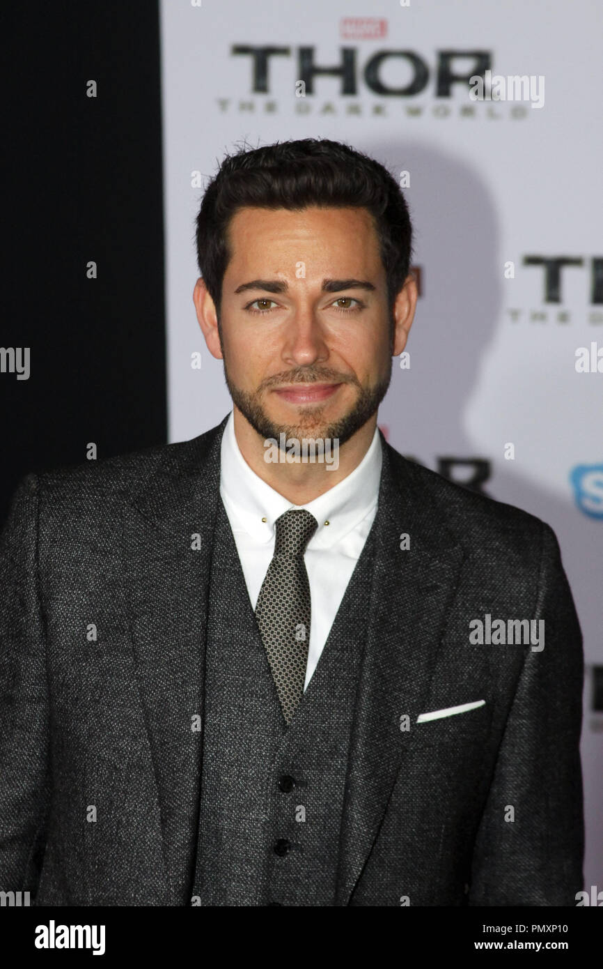 Zachary Levi a U.S Premiere della meraviglia "Thor: il mondo oscuro". Gli arrivi presso El Capitan theater a Hollywood, CA, 4 novembre 2013. Foto: Richard Chavez / PictureLux Riferimento File # 32172 115RAC per solo uso editoriale - Tutti i diritti riservati Foto Stock